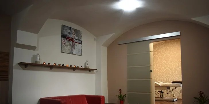 Omlazení z rukou masérky: liftingové masáže pro oživení a omlazení pleti