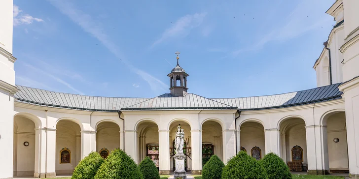 Pobyt na zámku v Moravském krasu: zvěřinová polopenze i vstup do jeskyně