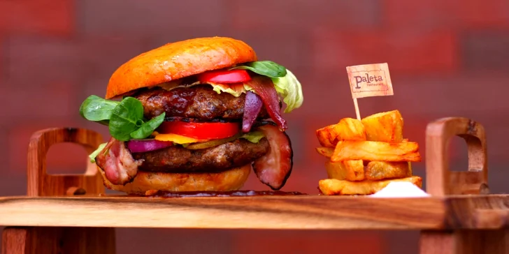 Double burger s ručně mletým masem a domácími hranolky pro jednoho i dva