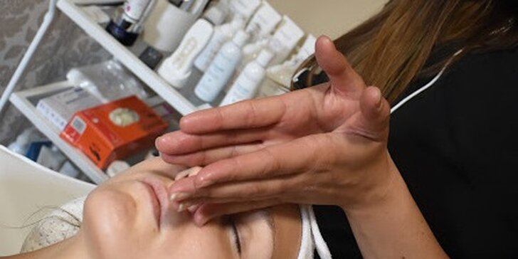 Omlazení z rukou masérky: liftingové masáže pro oživení a omlazení pleti