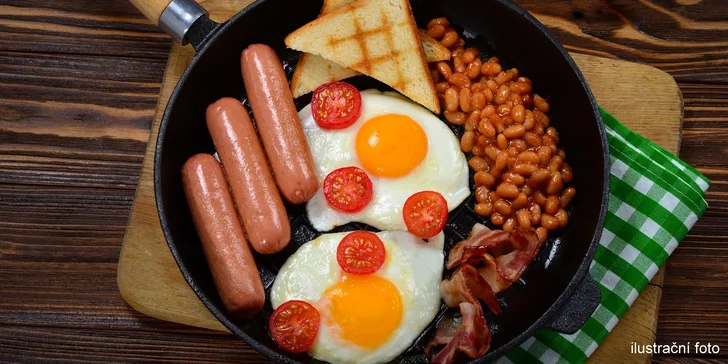 Brunch po anglicku: fazole, vejce, párek pečivo a klidně i nápoj