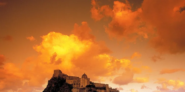 Ischia s výlety: 7 nocí s polopenzí, doprava vč. trajektu, 5 minut od pláže