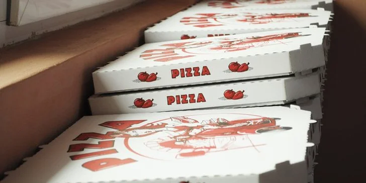 2 křupavé pizzy podle výběru s rozvozem zdarma do vybraných oblastí
