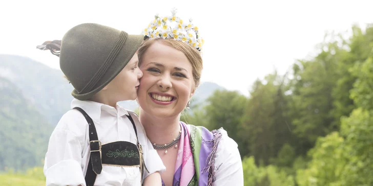 Rakouský největší květinový festival: narcisové korzo a Hallstatt na 1 noc