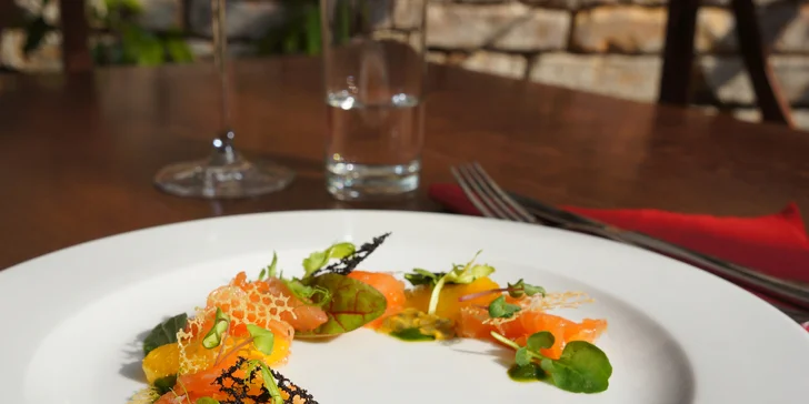 4chodové jarní menu v italské restauraci: carpaccio i čokoládový koláč