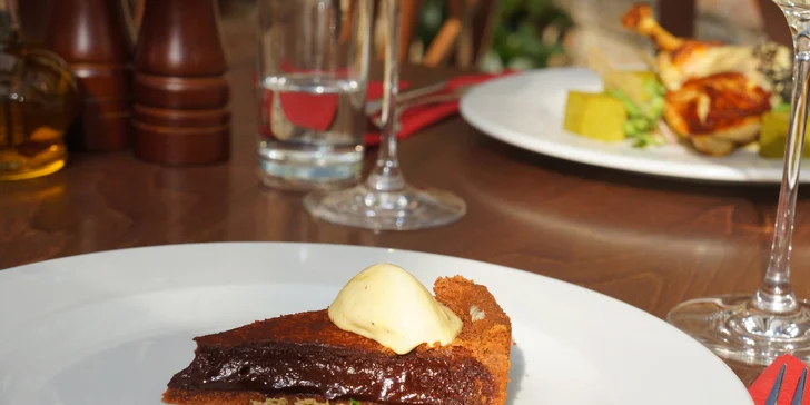 4chodové jarní menu v italské restauraci: carpaccio i čokoládový koláč