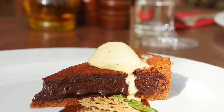 4chodové jarní menu v italské restauraci: carpaccio i čokoládový koláč
