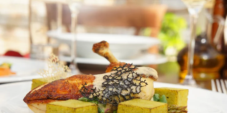 4chodové jarní menu v italské restauraci: carpaccio i čokoládový koláč
