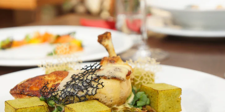 4chodové jarní menu v italské restauraci: carpaccio i čokoládový koláč