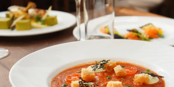 4chodové jarní menu v italské restauraci: carpaccio i čokoládový koláč