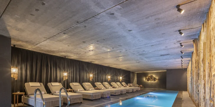 Ve veřejném wellness centru najdete:  Bazén (15x2m), finská sauna, dětské brouzdaliště a přírodní biotop, vše s výhledem na okolní přírodu Krkonoš.