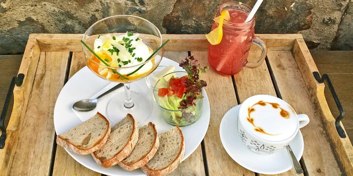 Příběh dokonalého rána: Poctivá snídaně nebo brunch uprostřed Žižkova