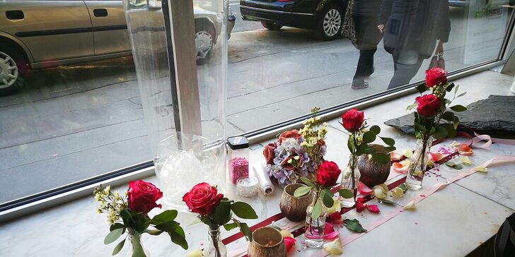 Workshop jarní floristiky v Carmen Flora - slavnostní aranžmá na stůl