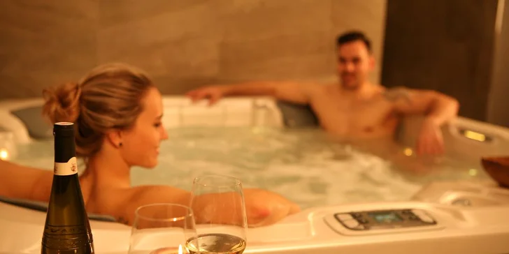 Uvolněte se: privátní vířivka, sauna, masáž i občerstvení pro 2 osoby