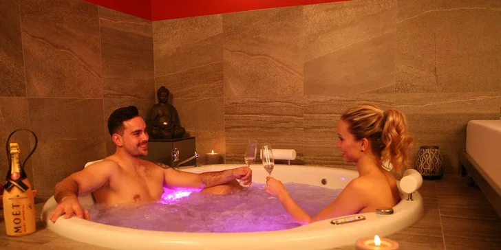 Uvolněte se: masáže, privátní vířivka, sauna i romantický balíček pro 2 osoby
