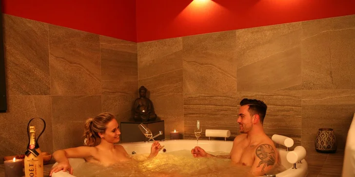 Uvolněte se: masáže, privátní vířivka, sauna i romantický balíček pro 2 osoby