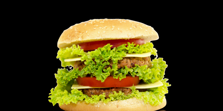 Lahodné vegan burgery z čerstvých surovin: sója, veganský sýr, zelenina