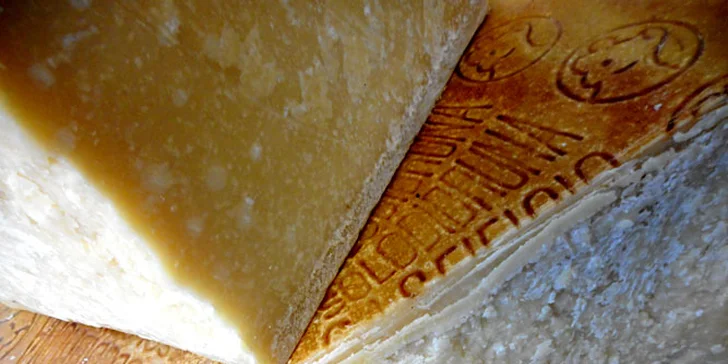 150 nebo 300 g parmazánu z mléka italského alpského skotu vaca bruna