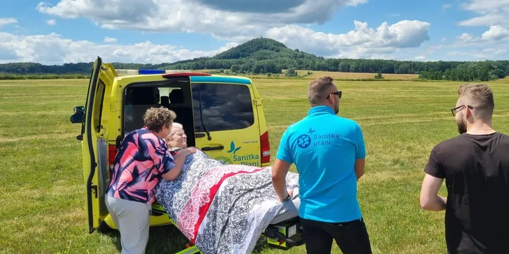Sanitka přání rozdává radost lidem, kteří jsou odkázání na lůžko, i těm, kteří mají z jiného důvodu velmi omezenou pohyblivost a nemají možnost si v rámci svých možností přání splnit běžnými dopravními prostředky.