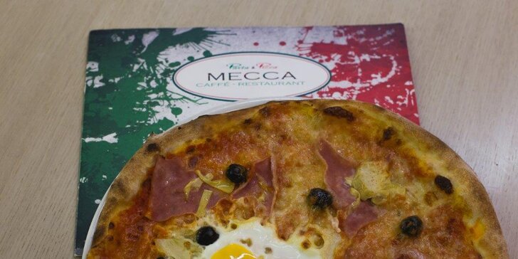 2 křupavé pizzy dle výběru o průměru 32 cm v Pasta & Pizza Mecca