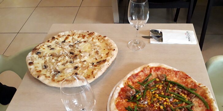 Dvě libovolné pizzy v OC Nisa Liberec: na výběr z 20 druhů