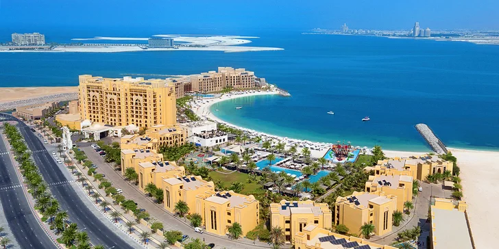 Emiráty: Ras al Khaimah s polopenzí, letenka a 4 noci v 5* hotelu u pláže