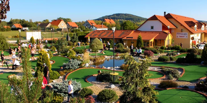 Celodenní výlet na Adventure golf v Počepicích: vstupy pro 2 nebo rodinu