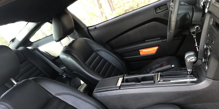 Adrenalin za volantem: půjčte si Ford Mustang na den nebo víkend