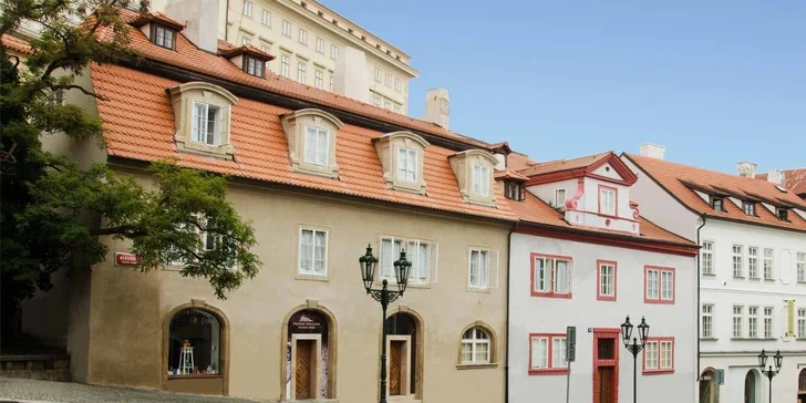 Káva a zákusek pod Pražským hradem v Prague chocolate cafe and bistro pro 1 i 2 osoby
