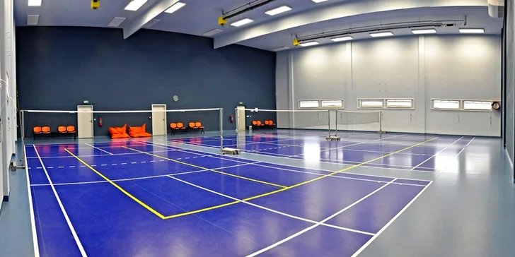 Squash, badminton nebo beachvolleyball: pronájem sportovišť pro 2-8 osob