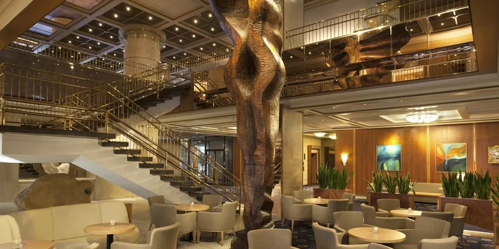 Pobyt ve 4* hotelu Panorama blízko metra se snídaní a neomezeným wellness