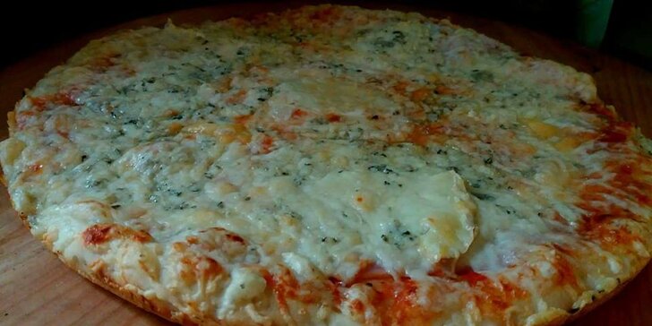 Speciální pizza o průměru 45 cm: Margarita, šunková nebo sýrová