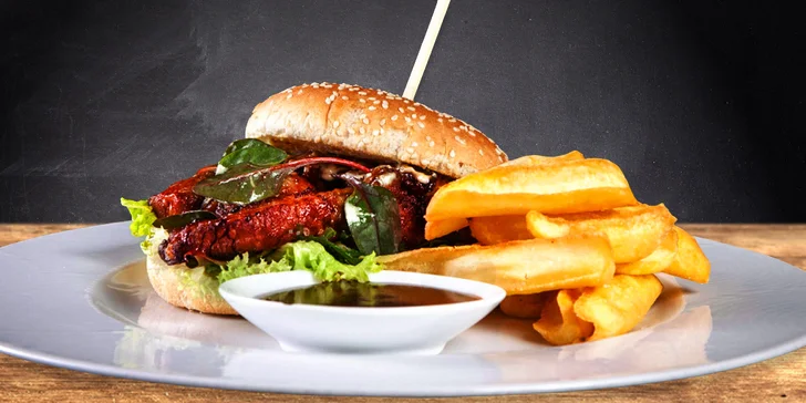 Jeden nebo dva burgery s trhaným vepřovým masem a hranolky