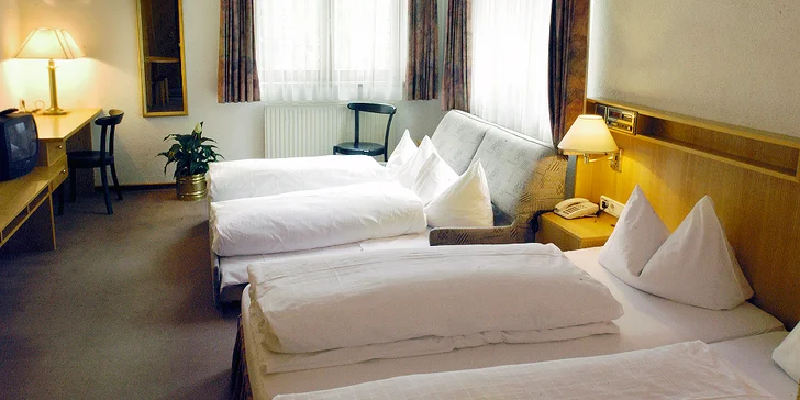 V hotelu si můžete užívat sluneční terasu, domácí bar a restauraci, kde vám přichystají také polopenzi plus.