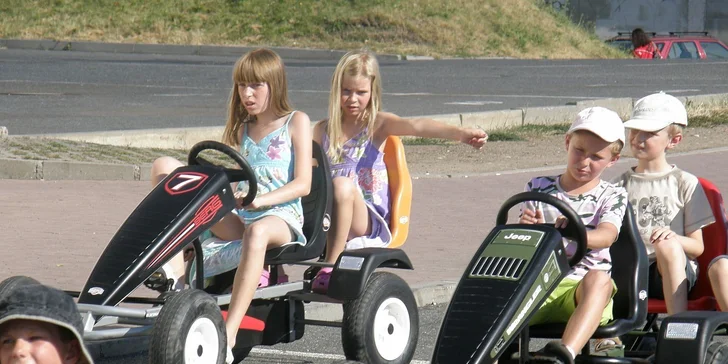 5kilometrový Šárecký sešup na šlapacích kárách