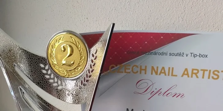 Manikúra vč. modeláže nehtů gelem - barva dle výběru