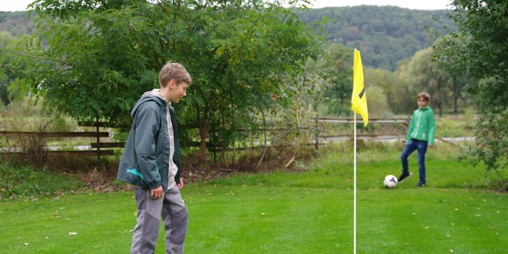 Trochu jiný golf – fotbalgolf: jedna hra na hřišti v areálu Rosmarina