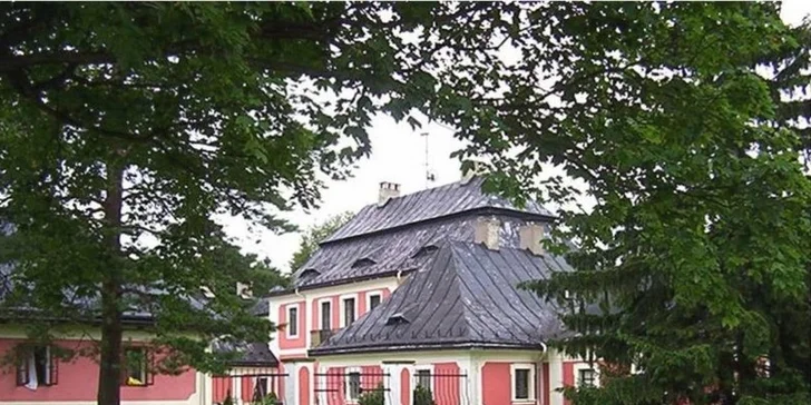 Na výlet se můžete vydat i na lovecký zámeček Karlštejn.