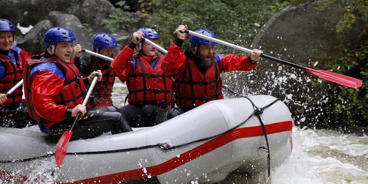 Jen 3 dny v roce: rafting na Vltavě při vypouštění přehrady Lipno