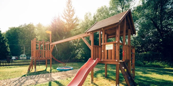 Vodní radovánky na Plovárně Středokluky: jednodenní vstupné i permanentka