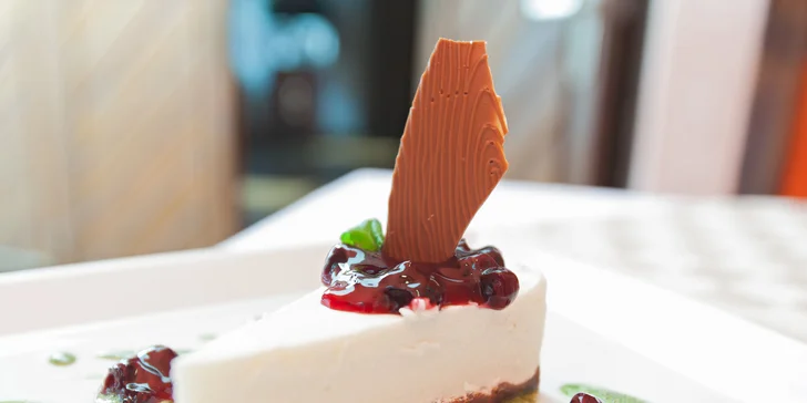 Letní menu pro dva: losos, šafránové rizoto i cheesecake + láhev vína