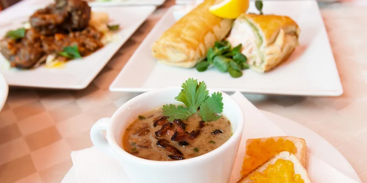 Letní menu pro dva: losos, šafránové rizoto i cheesecake + láhev vína