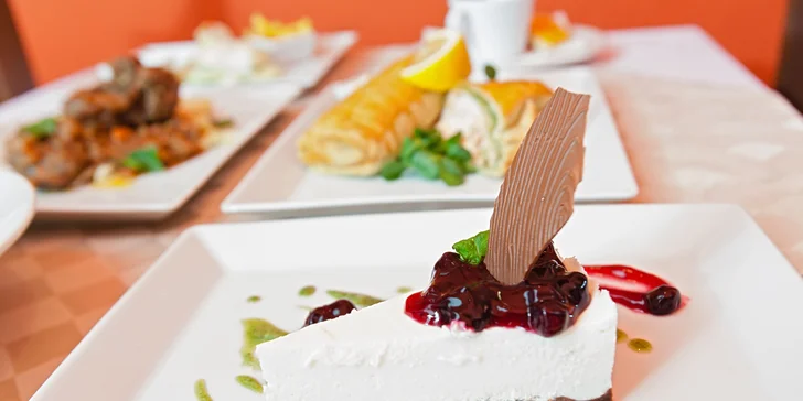 Letní menu pro dva: losos, šafránové rizoto i cheesecake + láhev vína