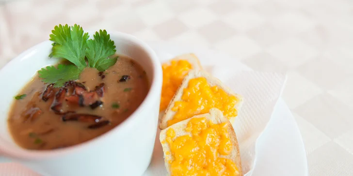 Letní menu pro dva: losos, šafránové rizoto i cheesecake + láhev vína