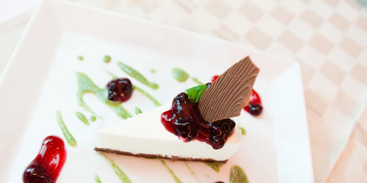 Letní menu pro dva: losos, šafránové rizoto i cheesecake + láhev vína
