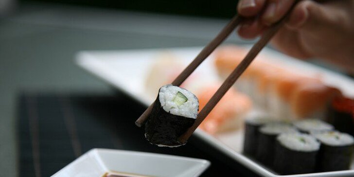 Sushi dny v hotelu Rakovec: polévka, 3 druhy sushi a dezert pro 2