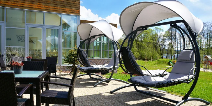 Wellness pobyt v resortu přímo u Lipna: polopenze, sauna a bazén