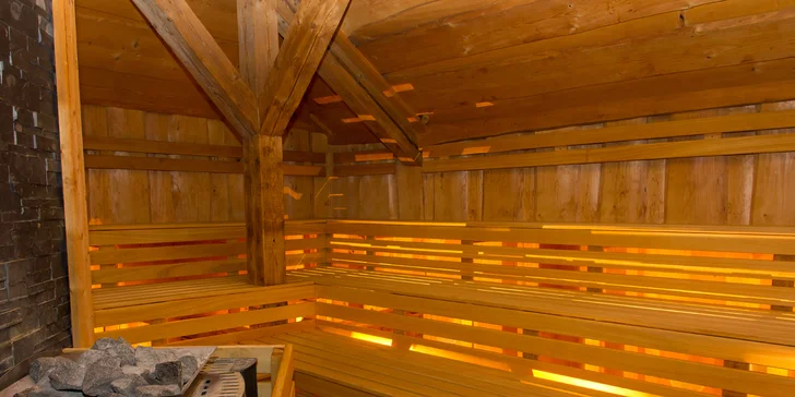 Pozlacený wellness víkend v Jeseníkách: sauny, bazén, masáže a polopenze