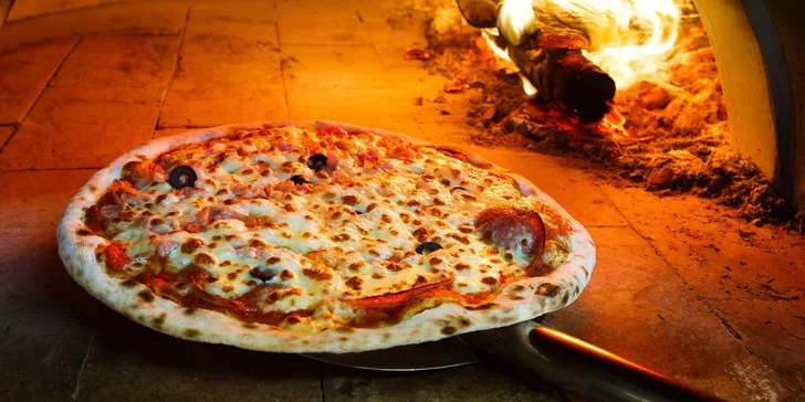 2 důvody ke spokojenosti: 2 velké křupavé pizzy z nabídky dvou kategorií