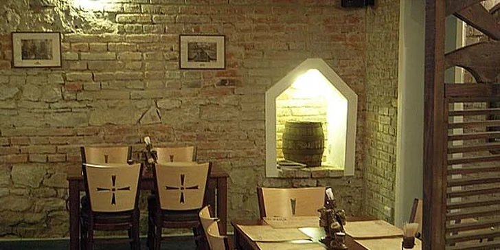 Lahodné steaky z tuňáka, přílohy a nápoje pro dva